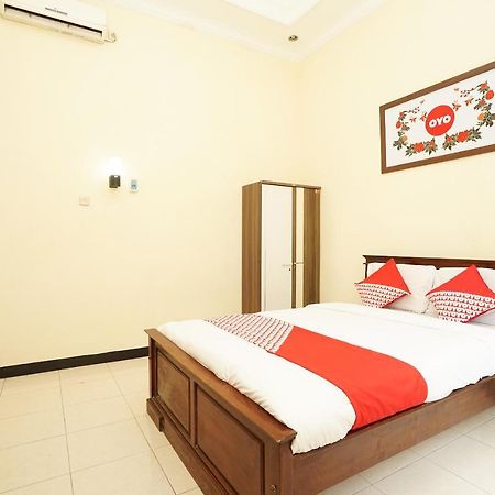 Oyo 587 Penginapan Sinar Harapan Probolinggo Extérieur photo