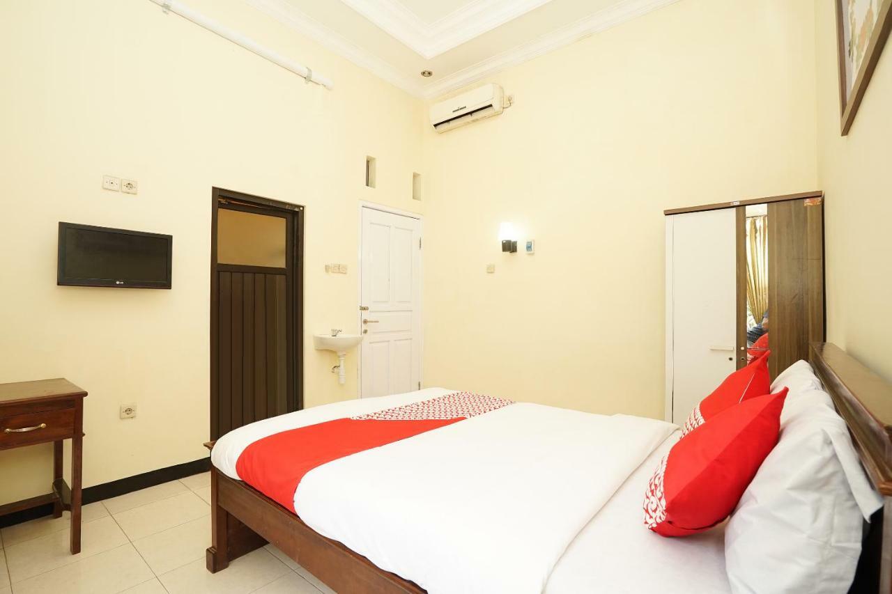 Oyo 587 Penginapan Sinar Harapan Probolinggo Extérieur photo