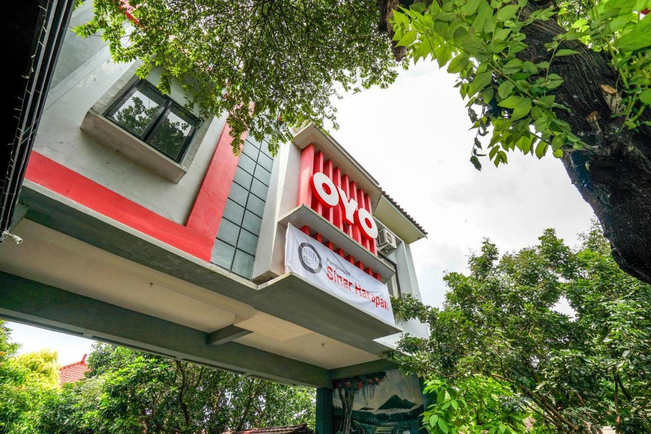 Oyo 587 Penginapan Sinar Harapan Probolinggo Extérieur photo