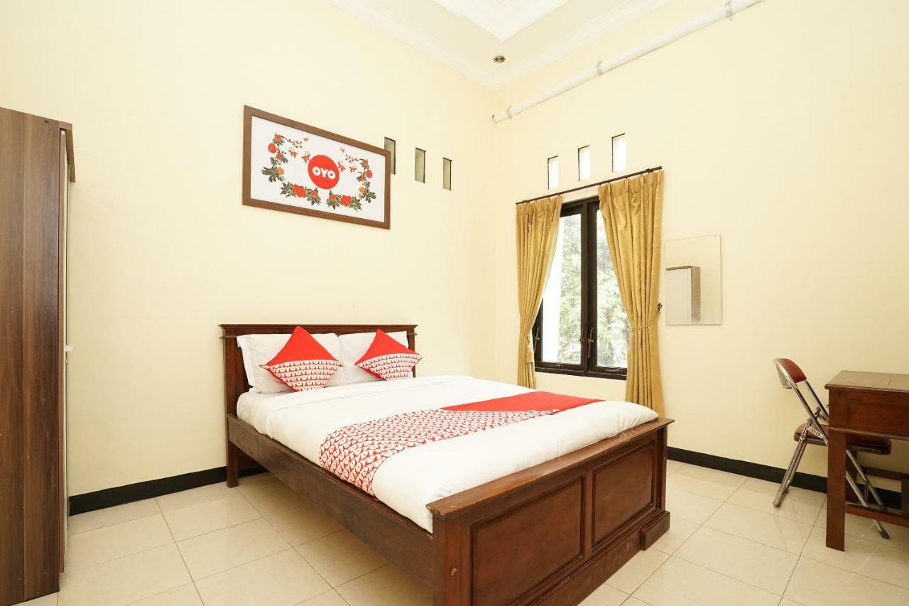 Oyo 587 Penginapan Sinar Harapan Probolinggo Extérieur photo