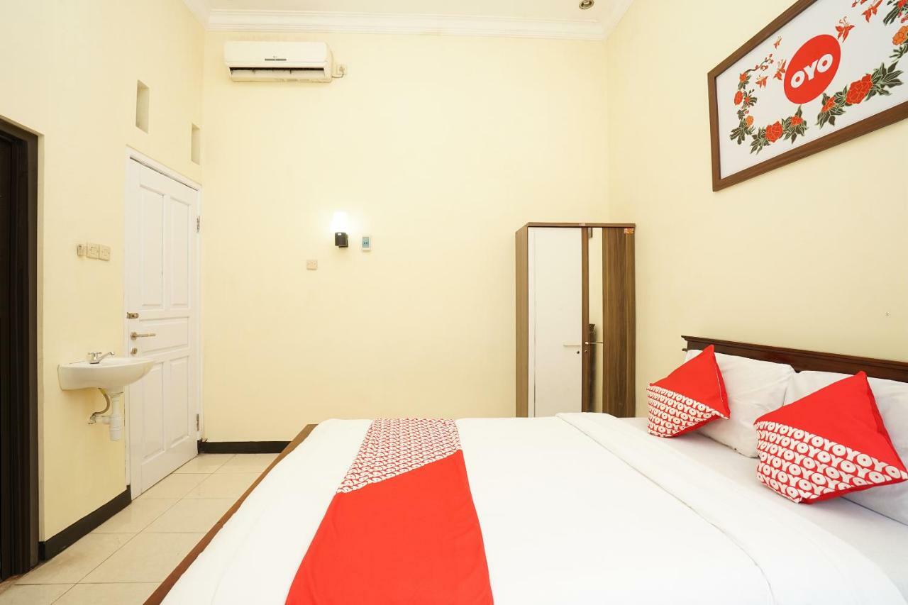 Oyo 587 Penginapan Sinar Harapan Probolinggo Extérieur photo