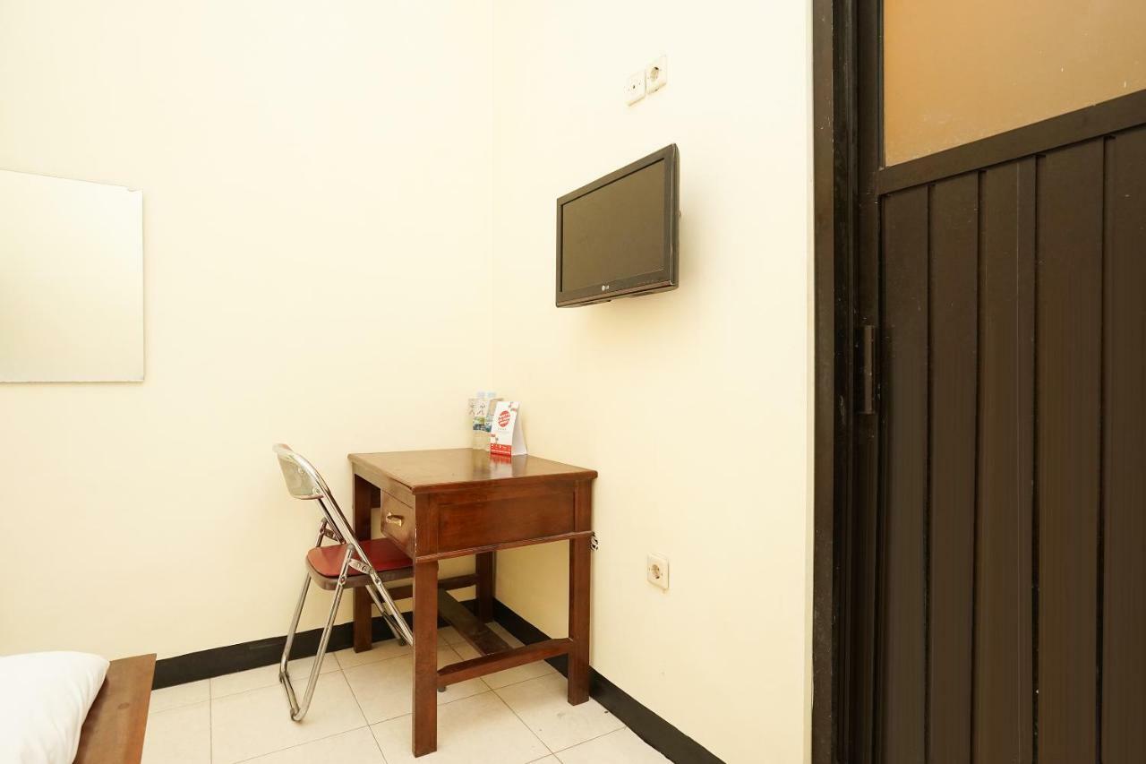 Oyo 587 Penginapan Sinar Harapan Probolinggo Extérieur photo