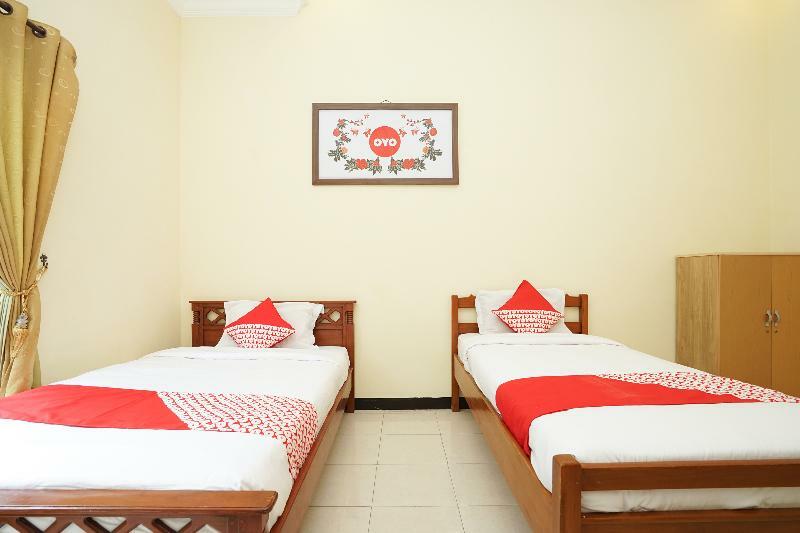 Oyo 587 Penginapan Sinar Harapan Probolinggo Extérieur photo